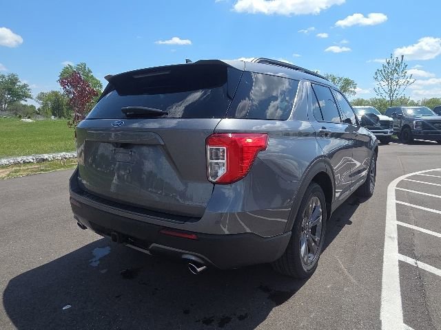 Certified 2022 Ford Explorer XLT w/ Equipment Group 202A RWD image 8