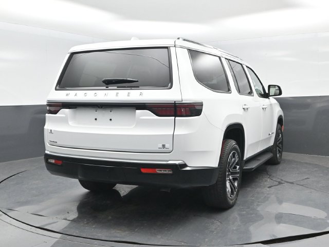 Used 2023 Jeep Wagoneer 4WD w/ Premium Group I image 21