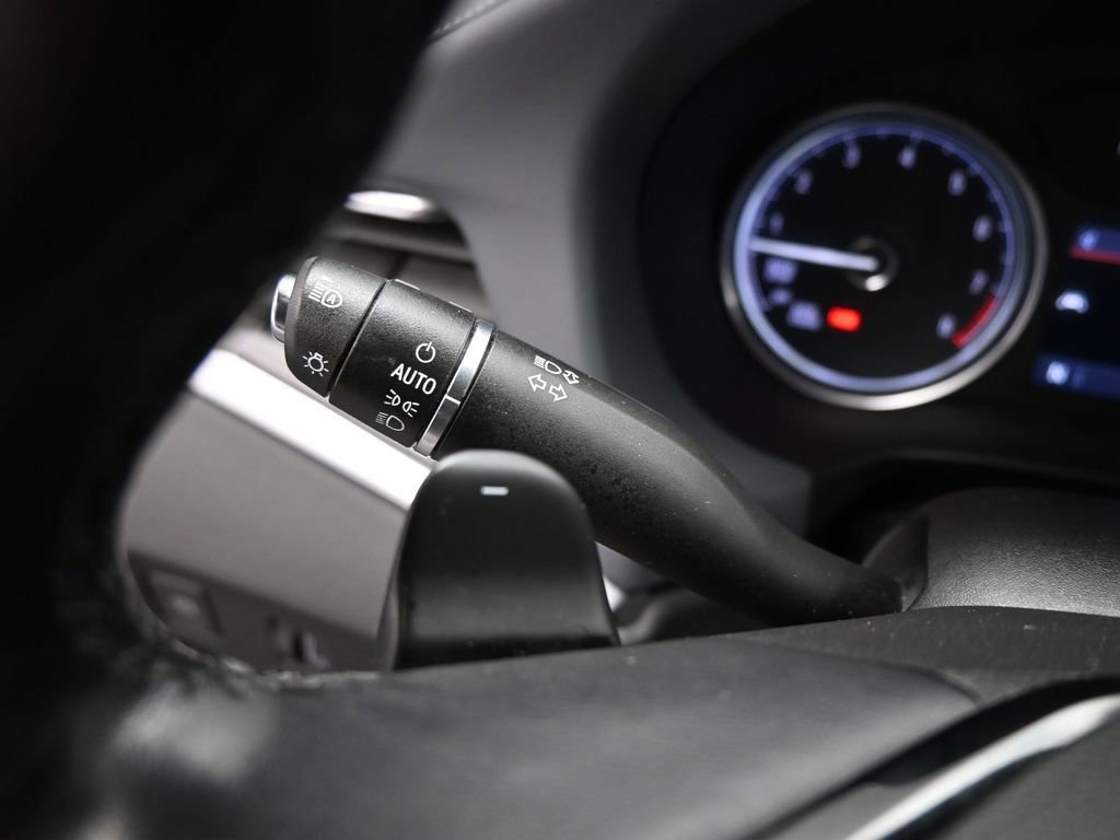 Used 2022 Buick Enclave Essence image 40