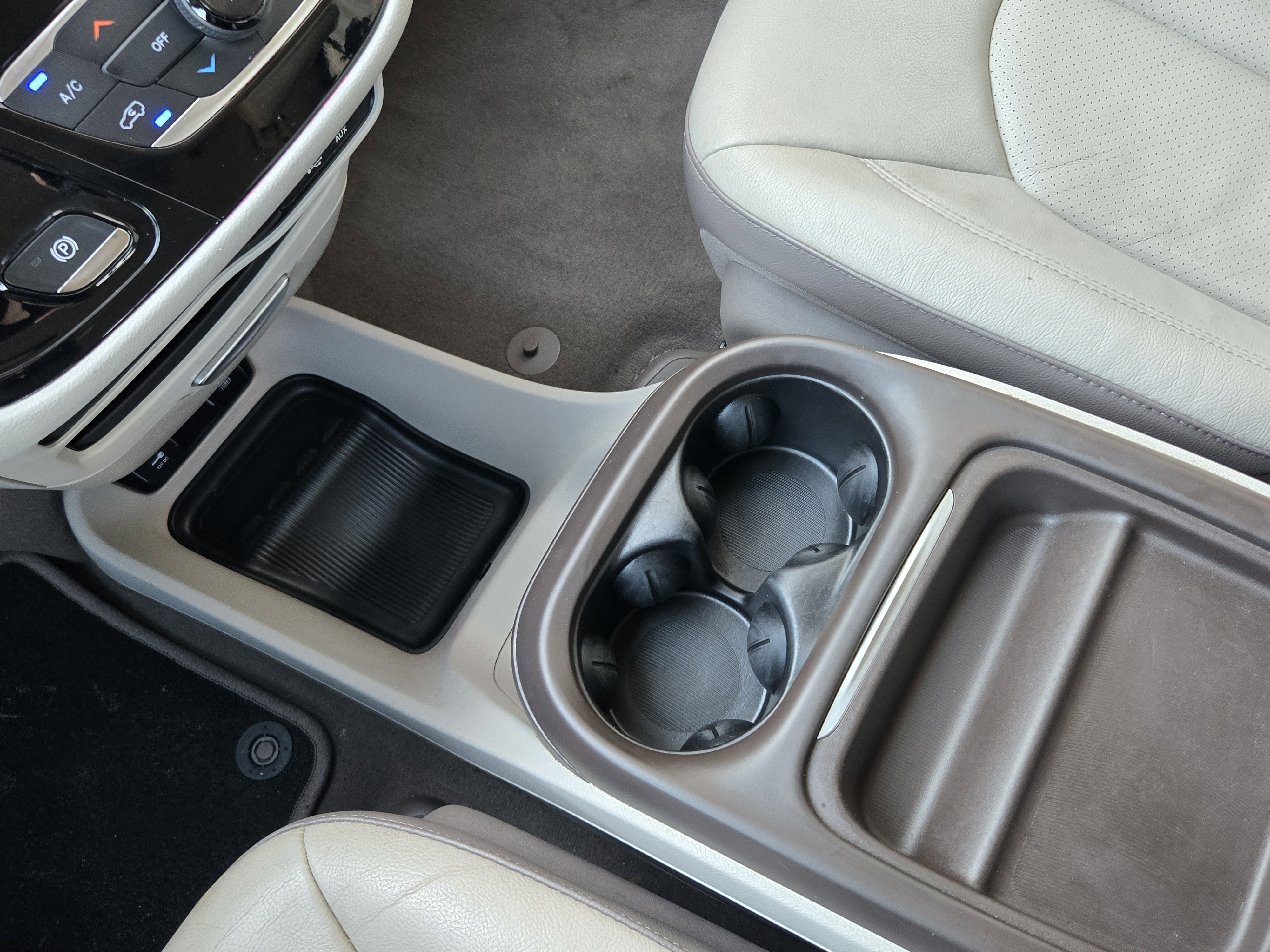 Used 2018 Chrysler Pacifica Touring-L w/ Advanced Safetytec Group image 15