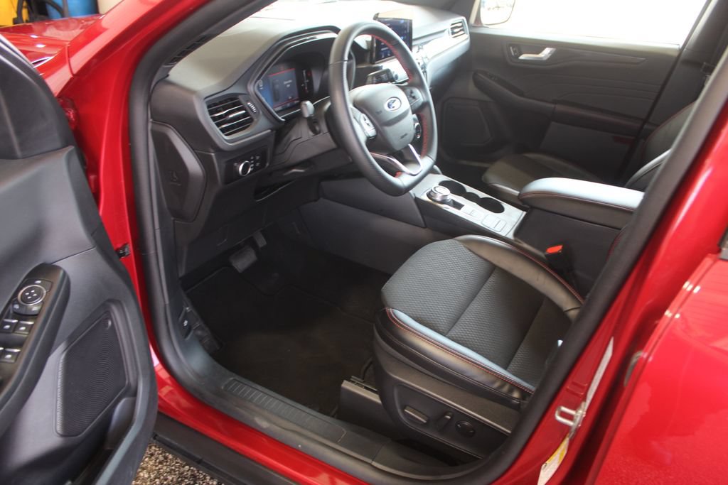 Certified 2025 Ford Escape ST-Line AWD/4WD image 33