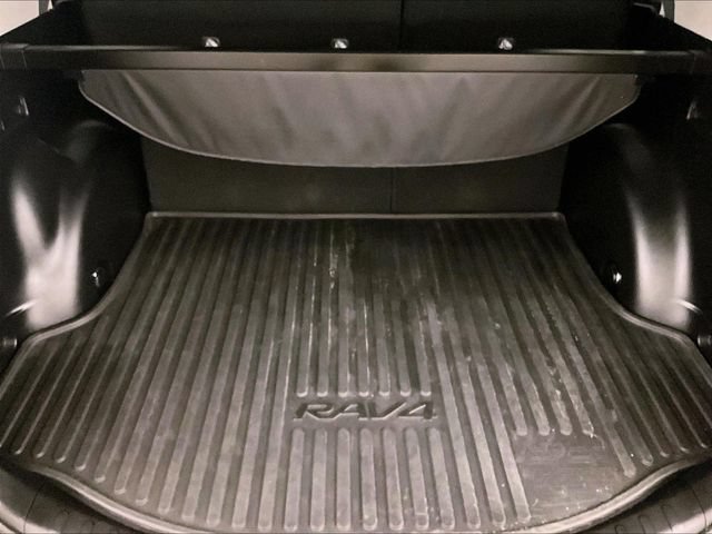 Used 2018 Toyota RAV4 XLE AWD/4WD image 33