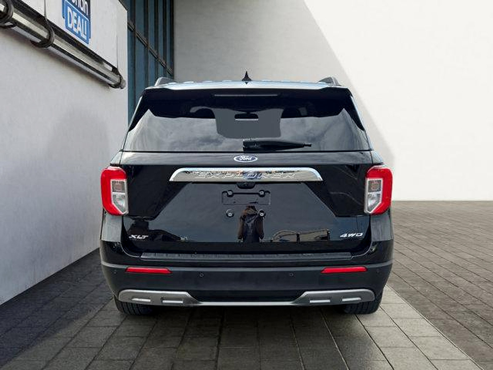 Certified 2023 Ford Explorer XLT w/ Equipment Group 202A AWD/4WD image 4