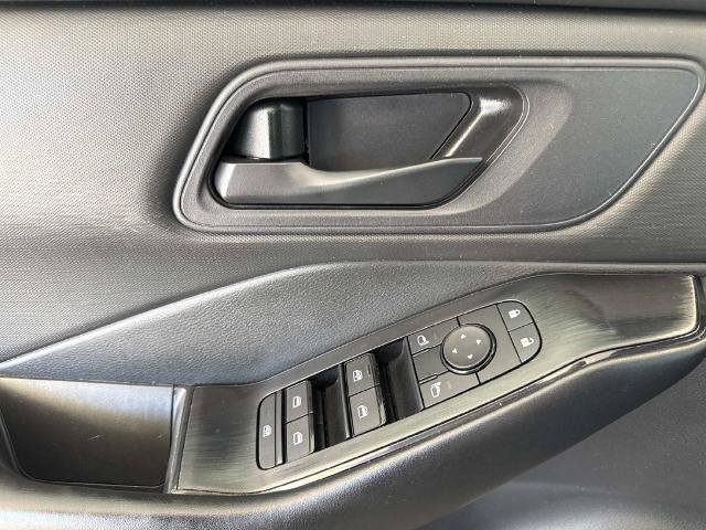 Used 2024 Nissan Rogue S AWD/4WD image 24