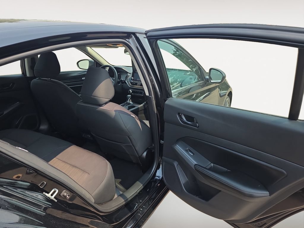 Used 2025 Nissan Altima 2.5 SV AWD/4WD image 12