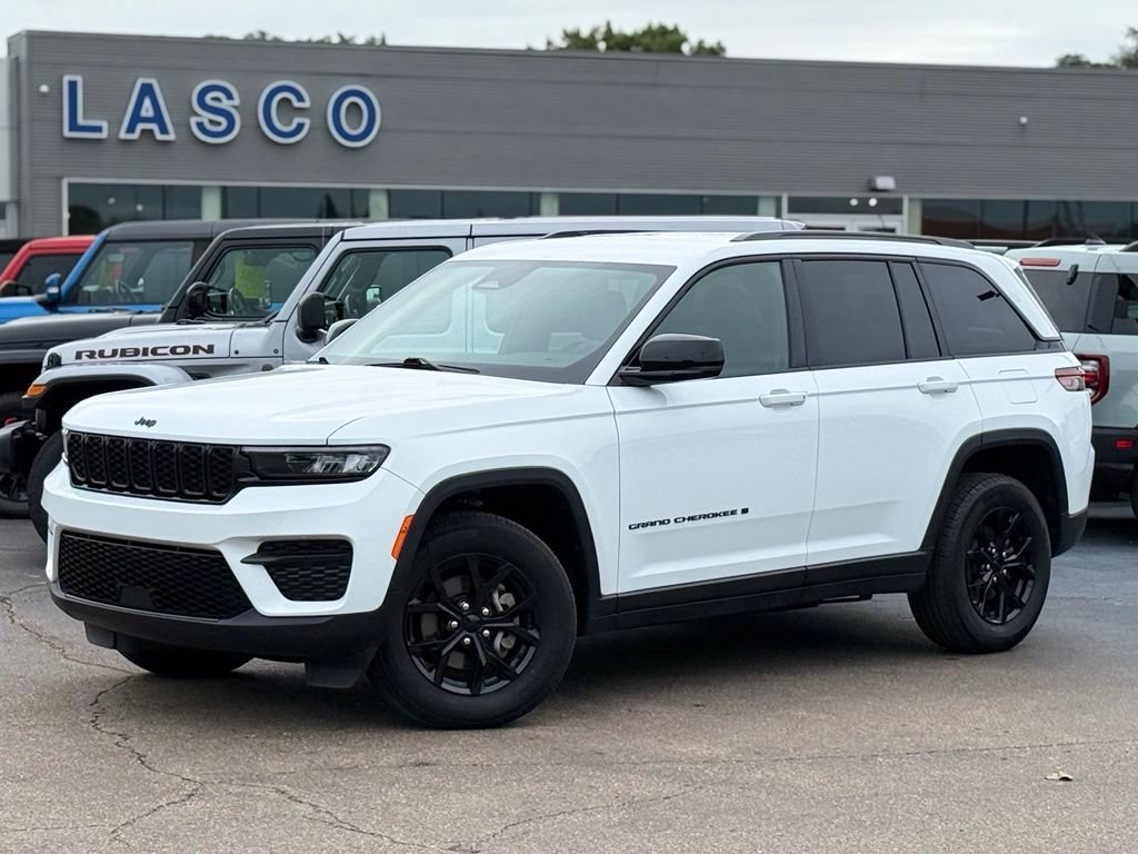 Used 2025 Jeep Grand Cherokee Altitude