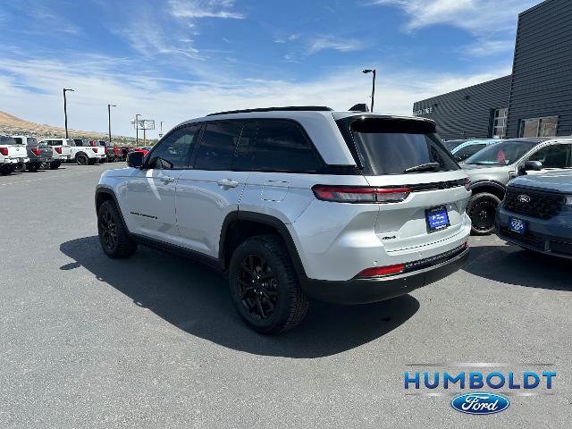 Used 2024 Jeep Grand Cherokee Altitude AWD/4WD image 7