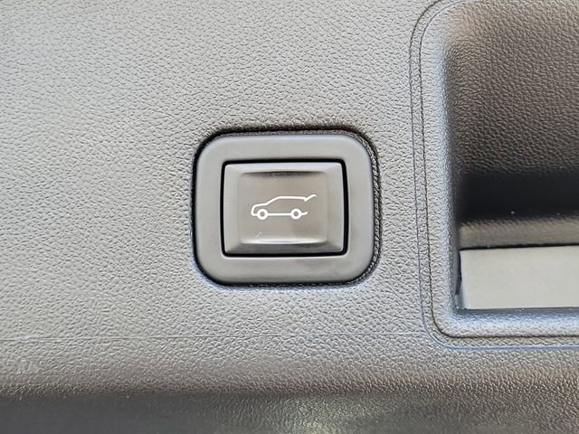 Used 2023 GMC Terrain SLT image 8