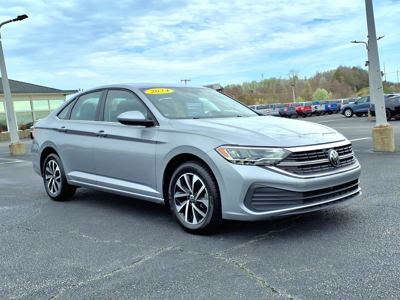 Used 2024 Volkswagen Jetta S image 2