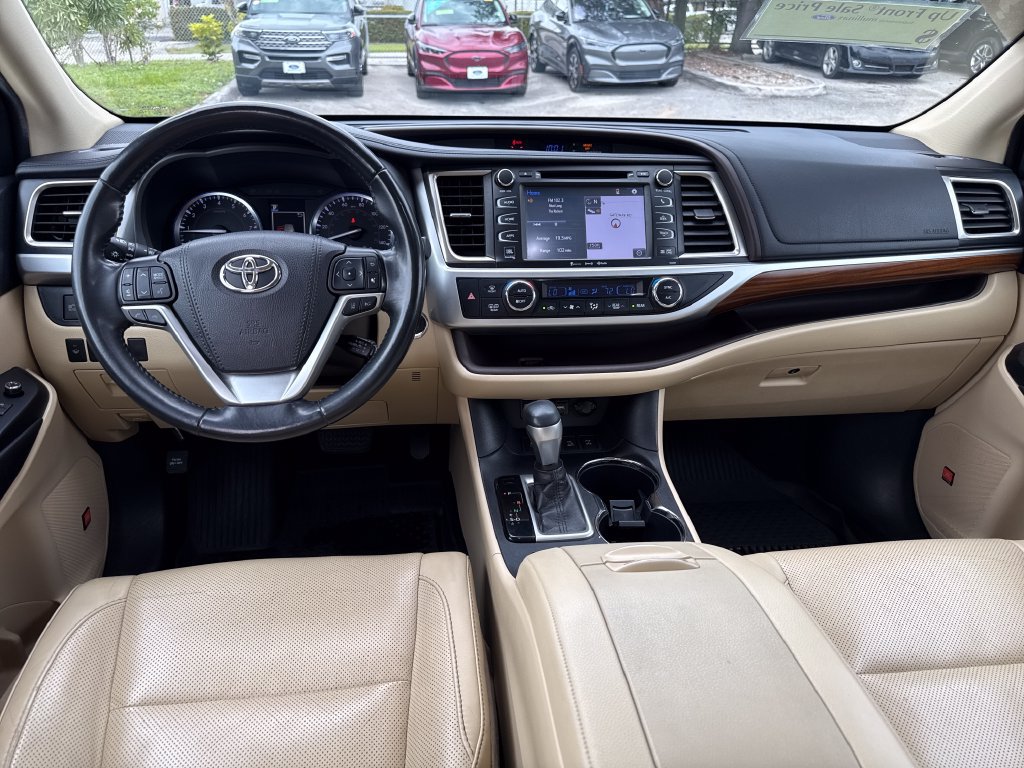 Used 2019 Toyota Highlander Limited AWD/4WD image 6