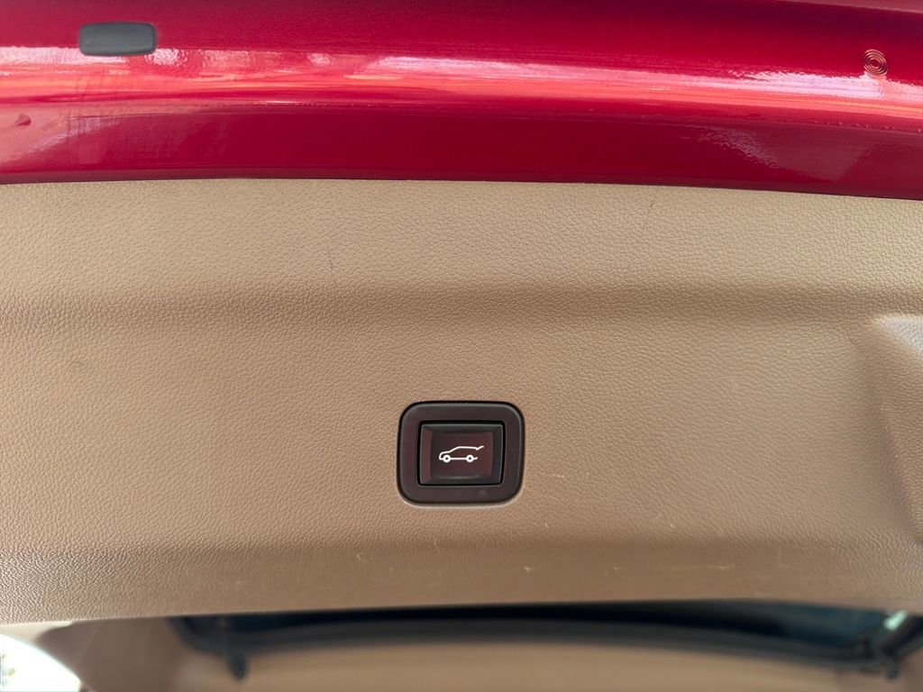 Used 2021 GMC Yukon Denali w/ Advanced Technology Package image 27