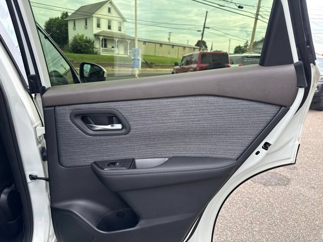 Used 2023 Nissan Rogue SV AWD/4WD image 31