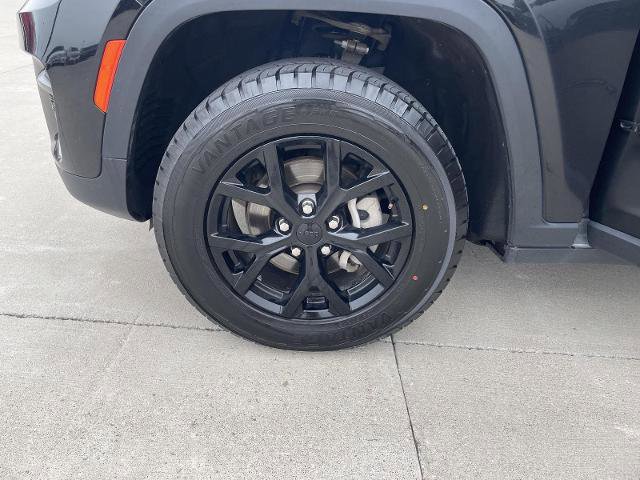 Used 2024 Jeep Grand Cherokee Laredo AWD/4WD image 10