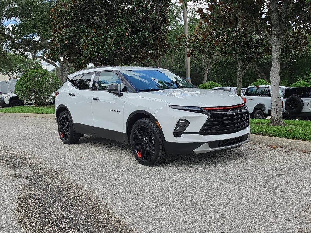 Used 2023 Chevrolet Blazer LT w/ Convenience Package AWD/4WD image 2