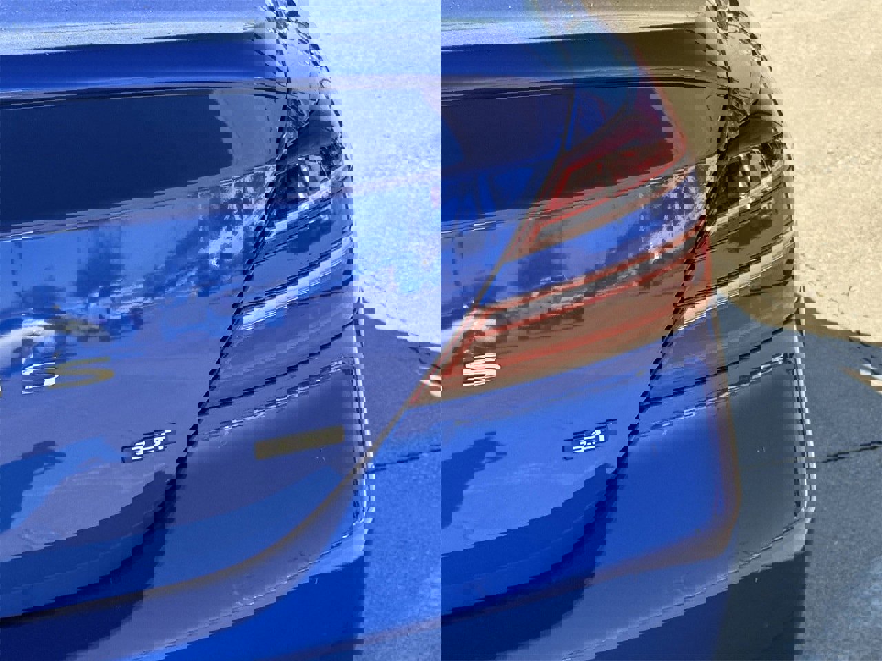 Used 2023 Genesis G70 3.3T image 9