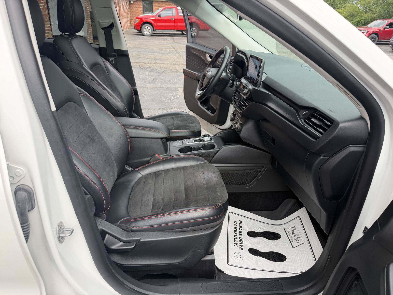 Certified 2022 Ford Escape SEL w/ SEL Stealth AWD Package image 31