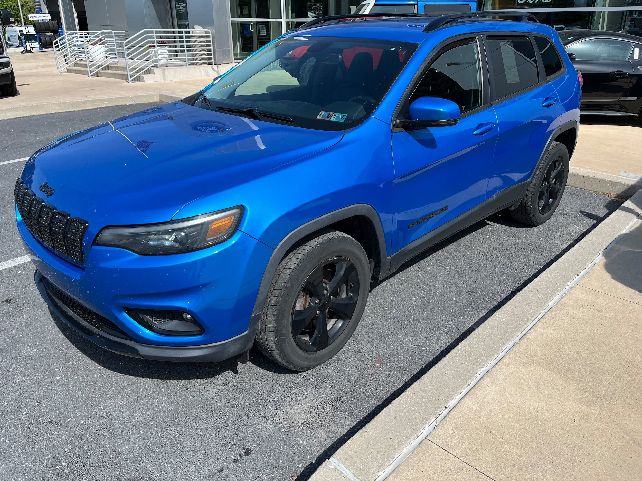 Used 2020 Jeep Cherokee Latitude Plus AWD/4WD image 24