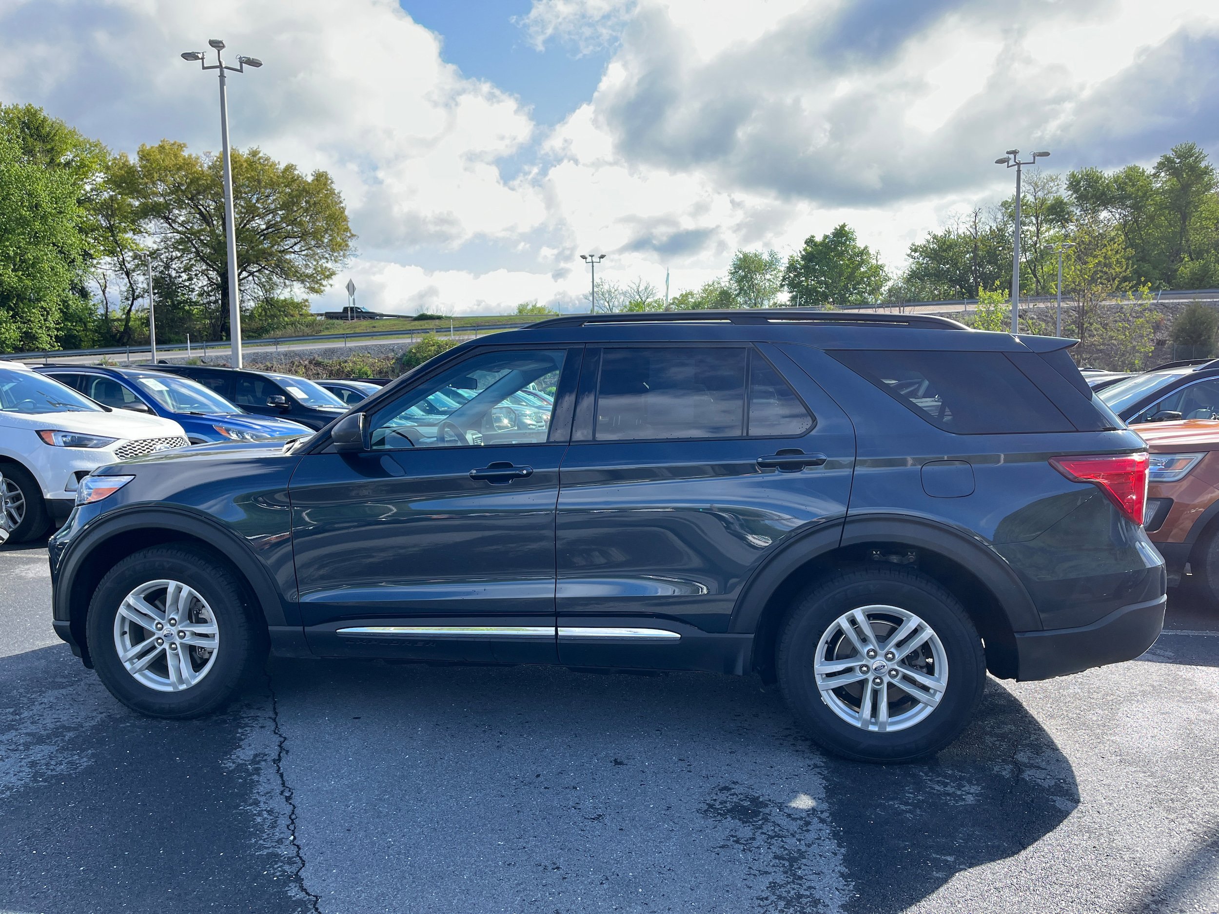 Certified 2022 Ford Explorer XLT w/ Equipment Group 202A AWD/4WD image 6