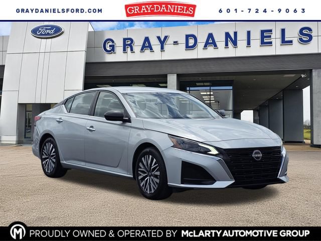 Used 2024 Nissan Altima 2.5 SV FWD image 1