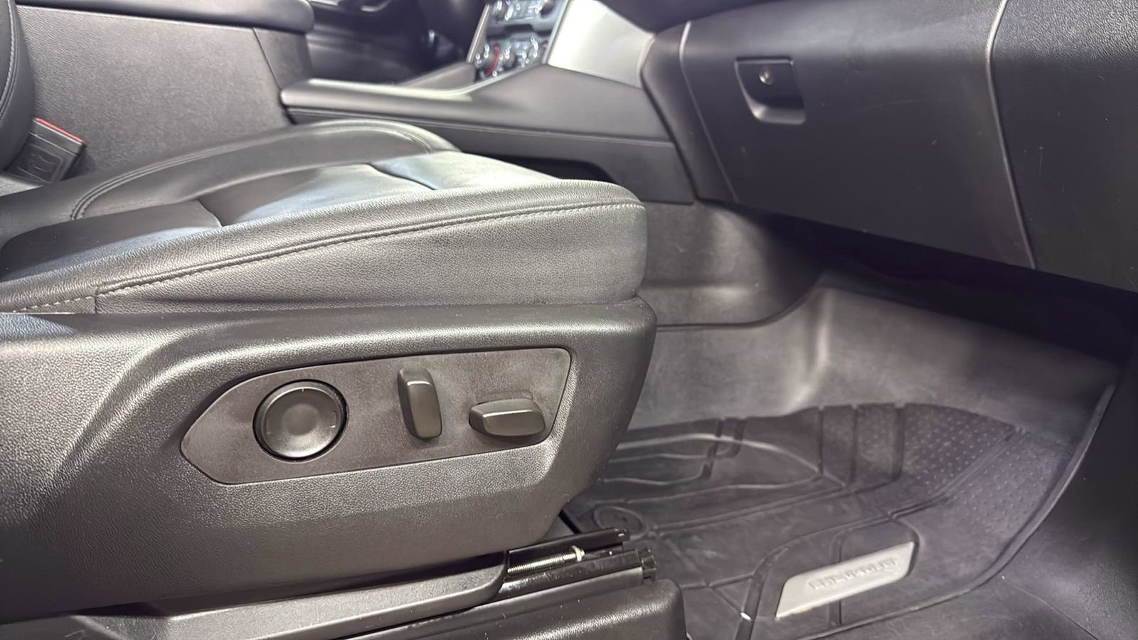 Used 2023 Chevrolet Suburban Z71 w/ Luxury Package image 25