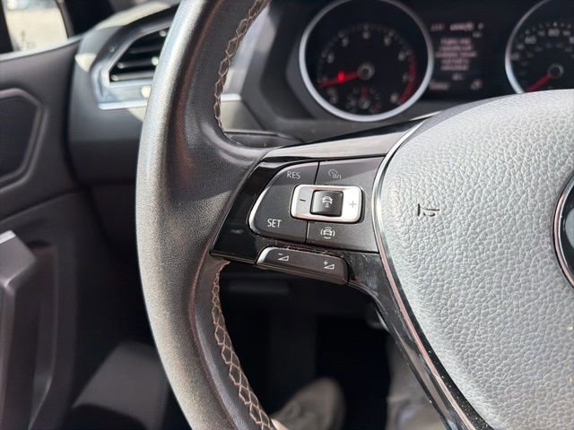 Used 2021 Volkswagen Tiguan SE w/ Panoramic Sunroof Package image 38