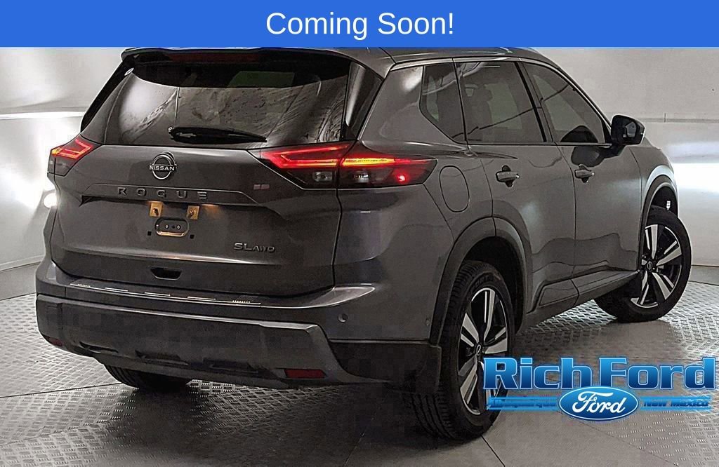 Used 2024 Nissan Rogue SL AWD/4WD image 3