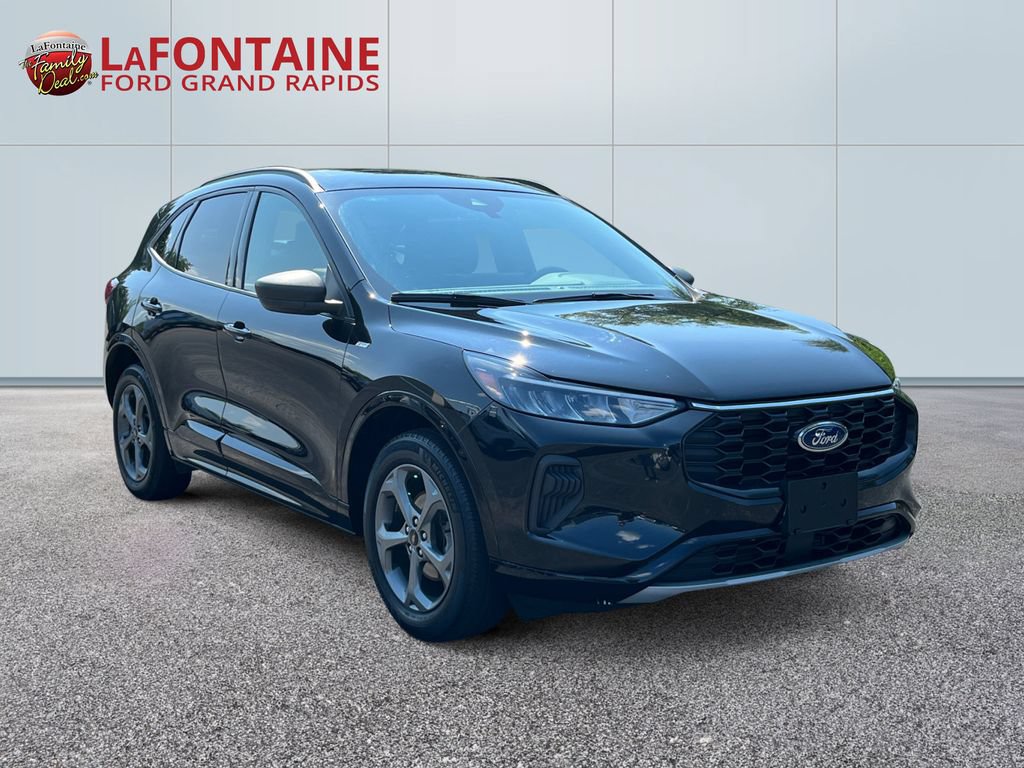 Certified 2023 Ford Escape ST-Line w/ Tech Pack #1 AWD/4WD image 3