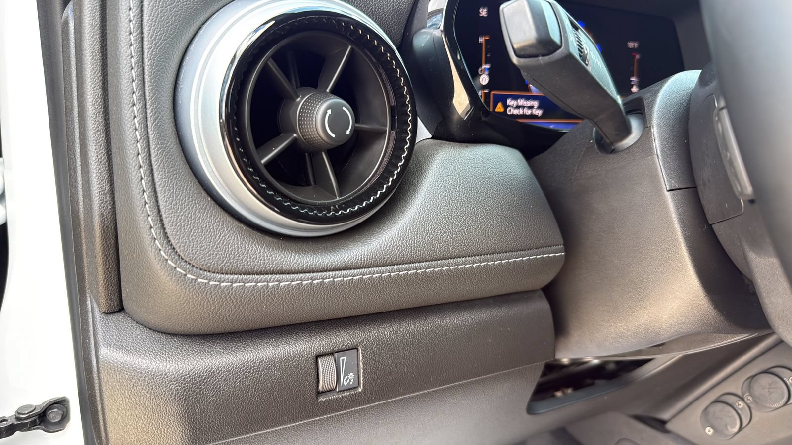 Used 2023 Chevrolet Colorado LT w/ LT Convenience Package RWD image 17