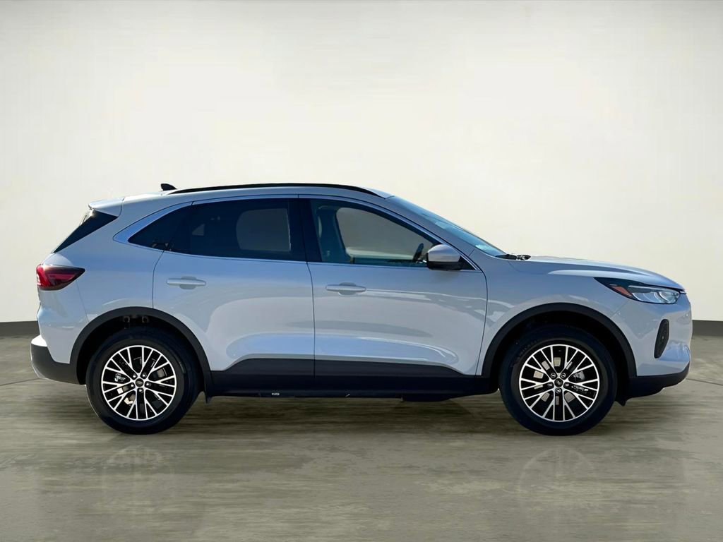 Certified 2026 Ford Escape Base image 11
