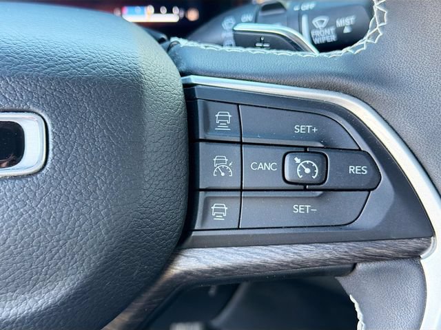 Used 2023 Jeep Grand Cherokee L Limited AWD/4WD image 18