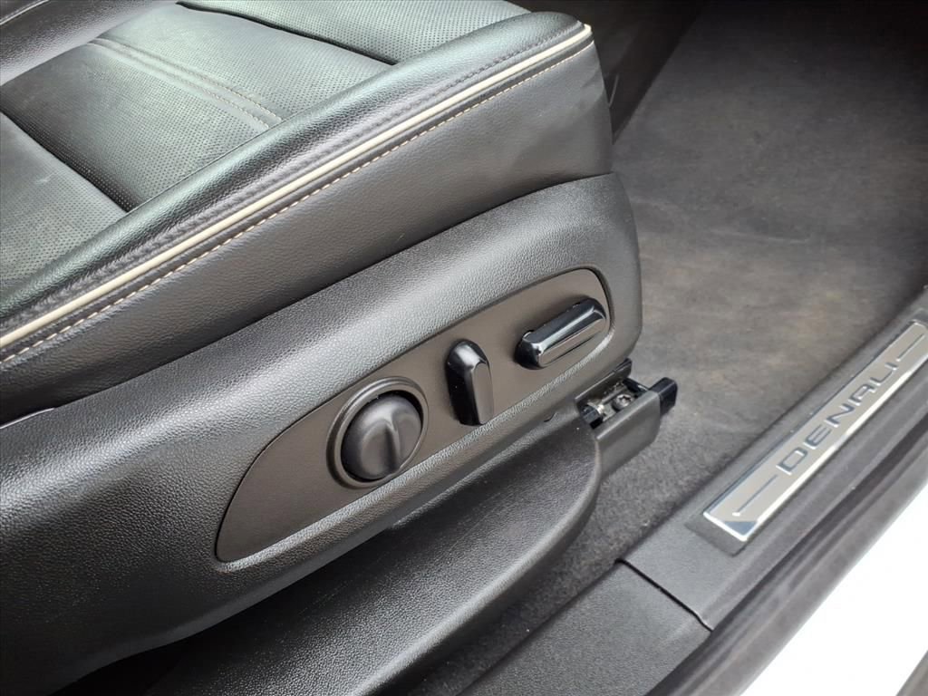 Used 2023 GMC Acadia Denali image 9