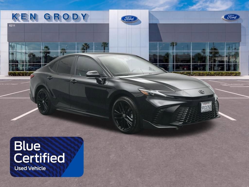 Used 2025 Toyota Camry SE w/ Convenience Package FWD image 1