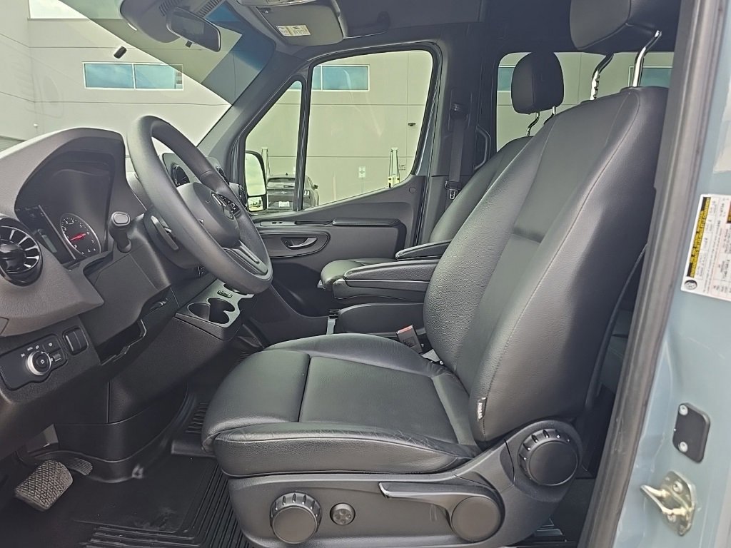 Used 2023 Mercedes-Benz Sprinter 1500 image 10