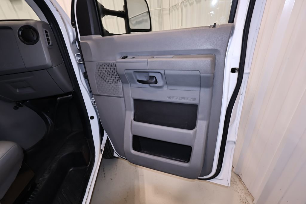 Certified 2019 Ford E-450 and Econoline 450 Super Duty w/ Power Windows & Locks Group RWD image 19
