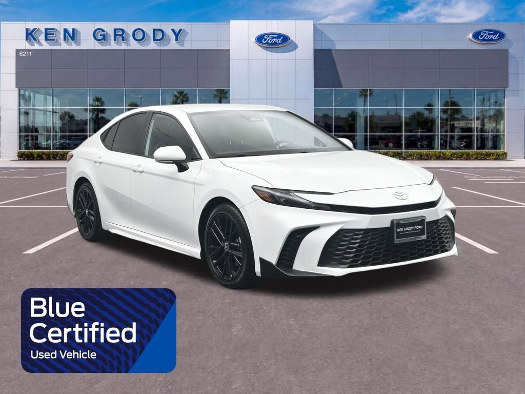 Used 2025 Toyota Camry SE FWD image 1