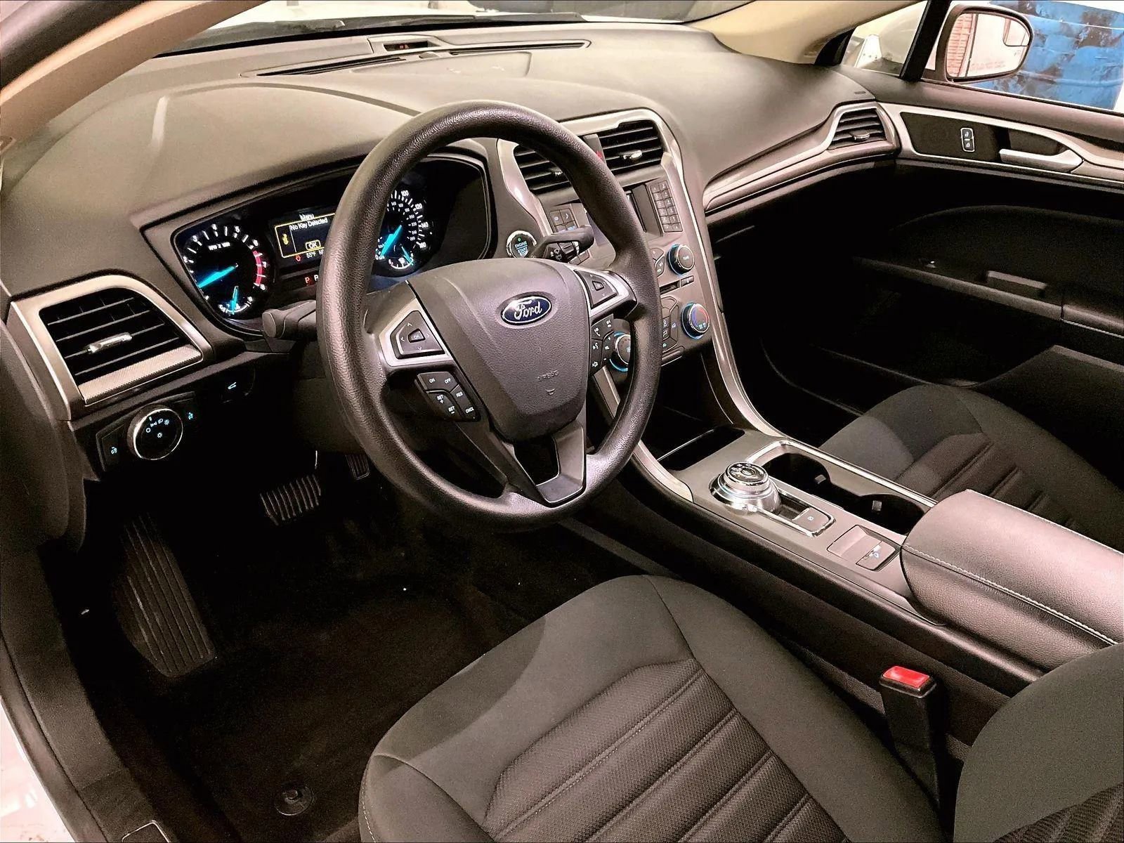 Certified 2018 Ford Fusion SE FWD image 12