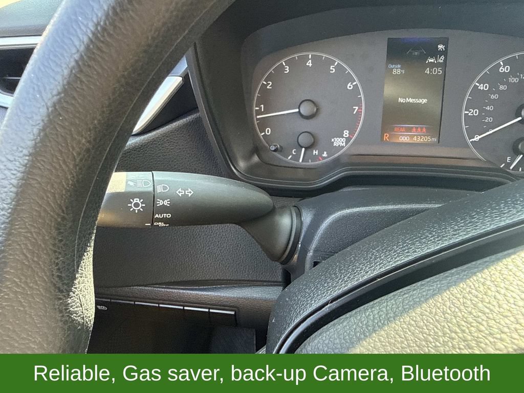 Used 2025 Toyota Corolla LE FWD image 30