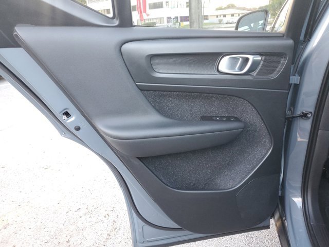 Used 2021 Volvo XC40 T5 Momentum w/ Protection Package Premier image 12