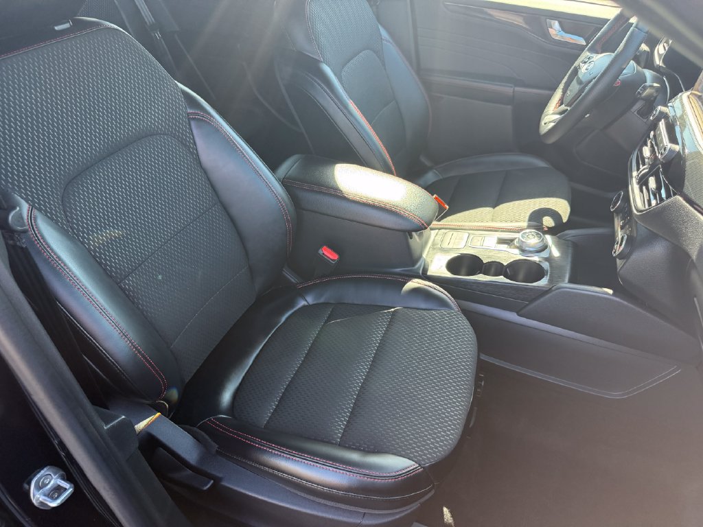 Certified 2025 Ford Escape ST-Line w/ Cold Weather Package FWD image 16