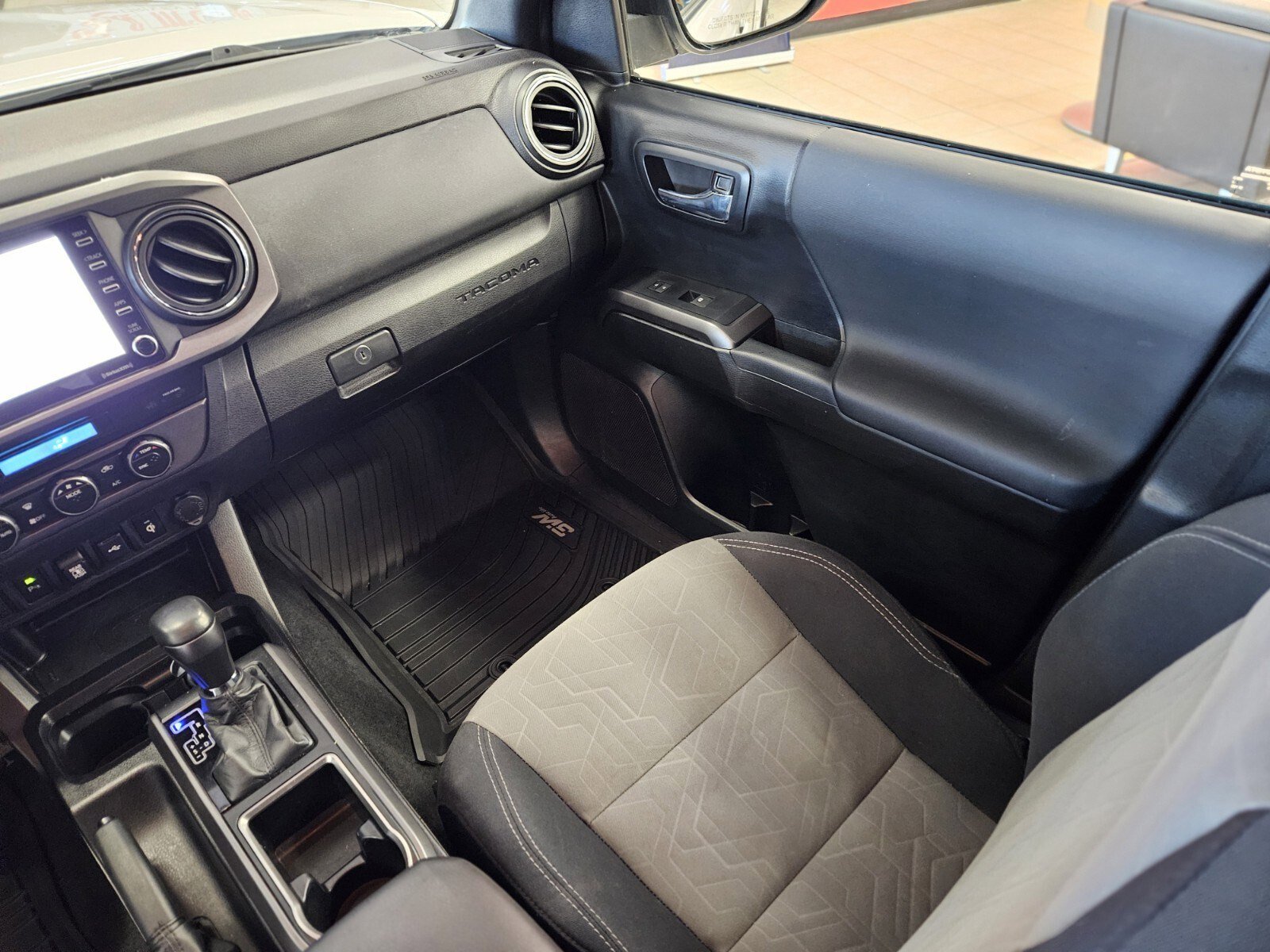 Used 2021 Toyota Tacoma TRD Off-Road w/ Technology Package image 15