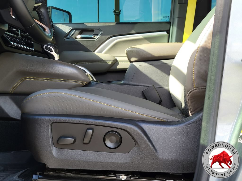 Used 2024 Chevrolet Colorado ZR2 w/ Technology Package AWD/4WD image 25