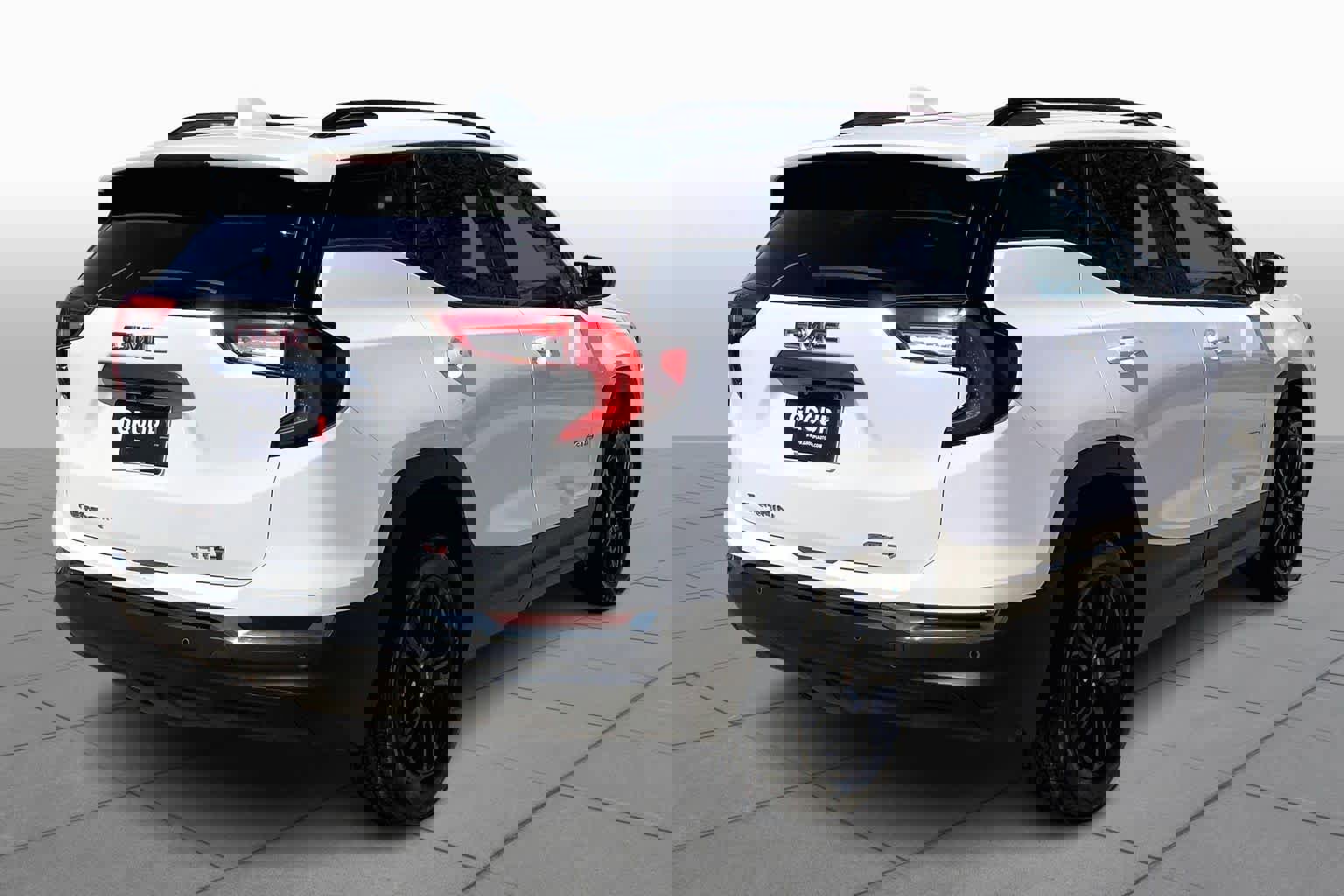 Used 2024 GMC Terrain AT4 image 3