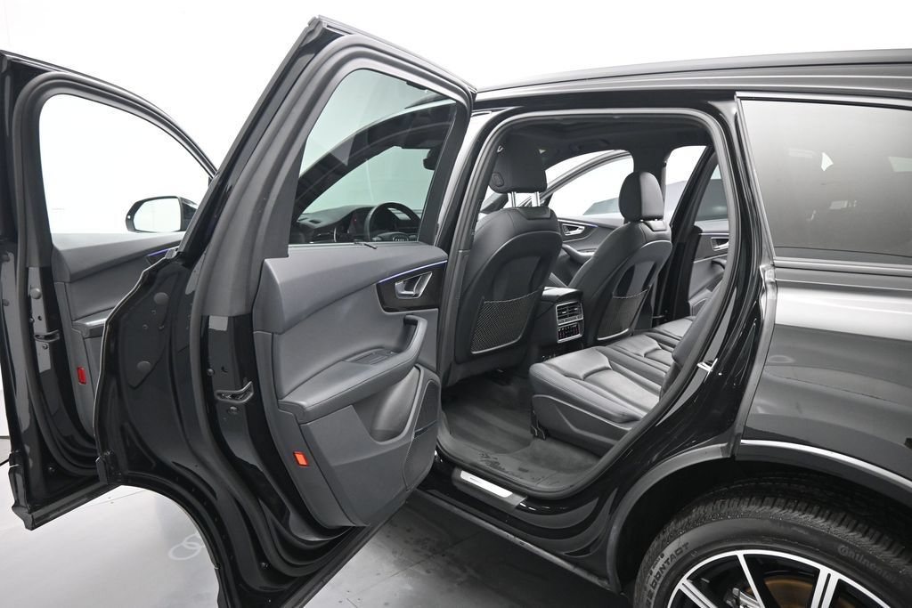 Used 2022 Audi Q7 3.0T Premium Plus w/ Premium Plus Package AWD/4WD image 21