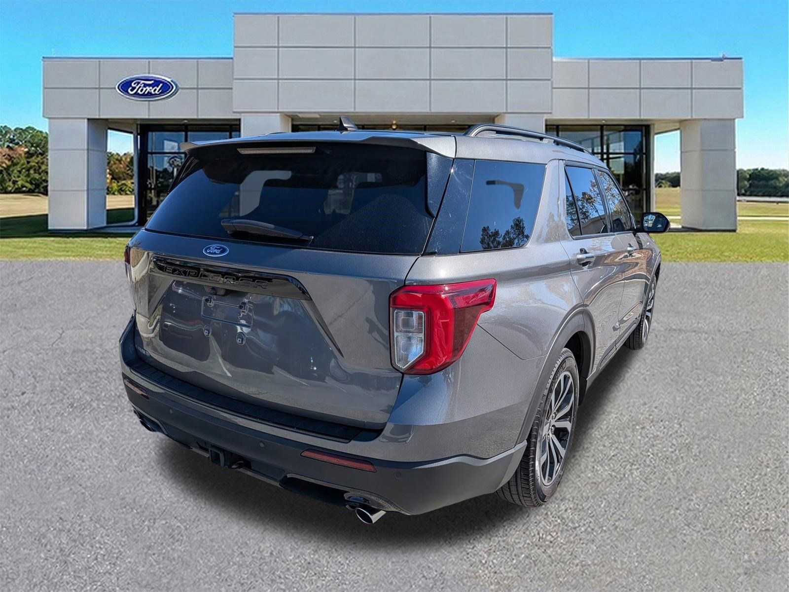 Certified 2023 Ford Explorer ST-Line w/ Class IV Trailer Tow Package image 5