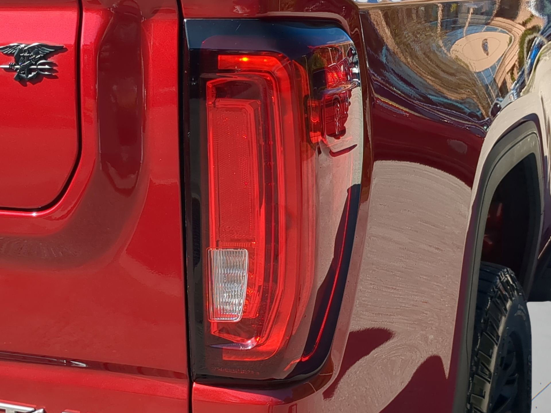 Used 2022 GMC Sierra 1500 AT4X image 37