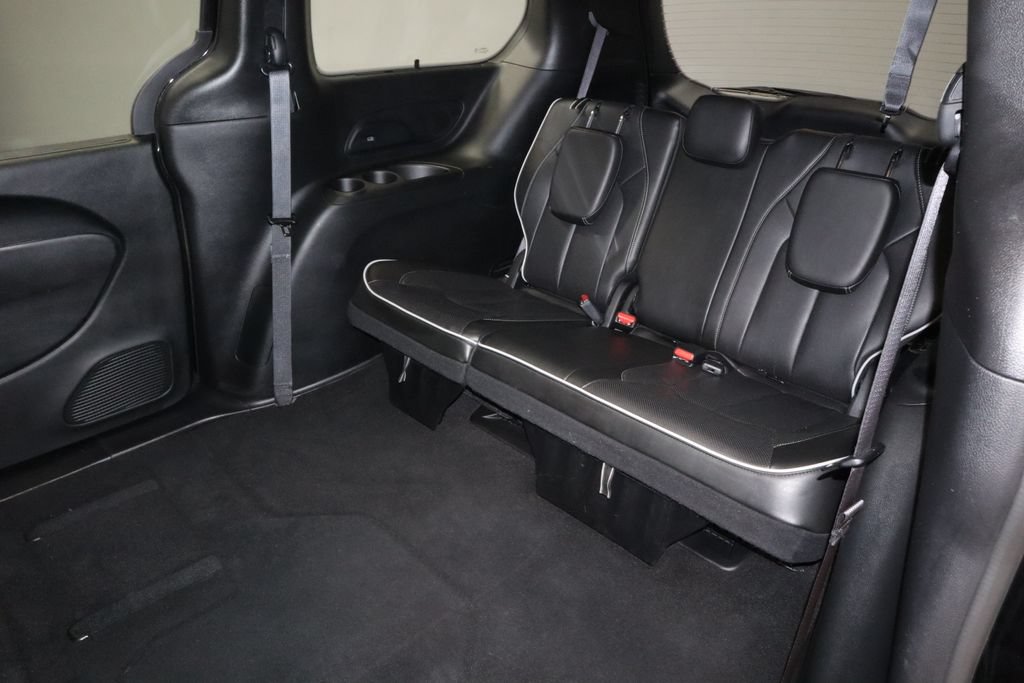 Used 2025 Chrysler Pacifica Limited FWD image 21