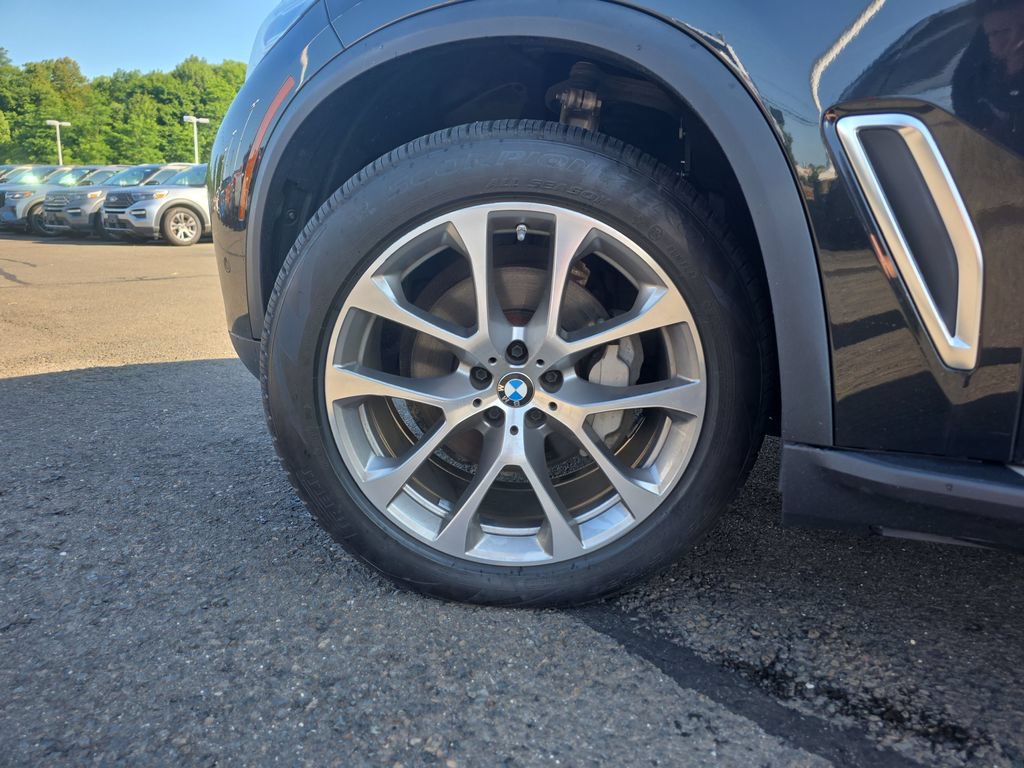 Used 2023 BMW X5 xDrive40i w/ Premium Package AWD/4WD image 14
