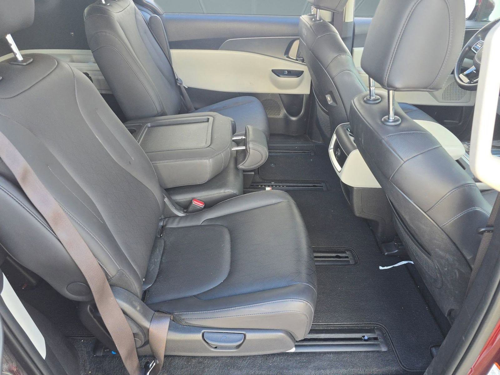 Used 2024 Kia Carnival LX image 26