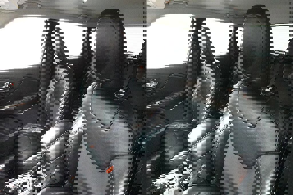 Used 2019 Jeep Cherokee Latitude Plus w/ Cold Weather Group image 12