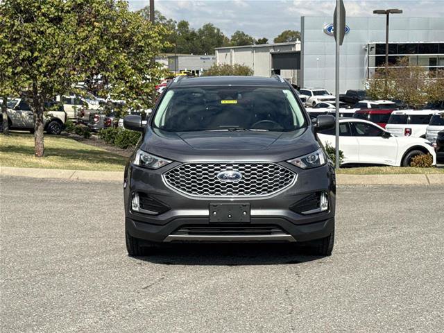 Certified 2024 Ford Edge SEL w/ Convenience Package AWD/4WD image 2